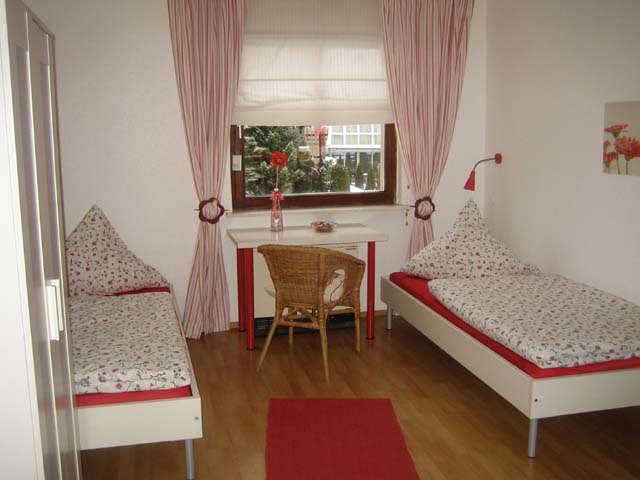 Essen Rita´s Messe-, Monteur- und Ferienwohnungen: Wohnung 2, Schlafzimmer 1